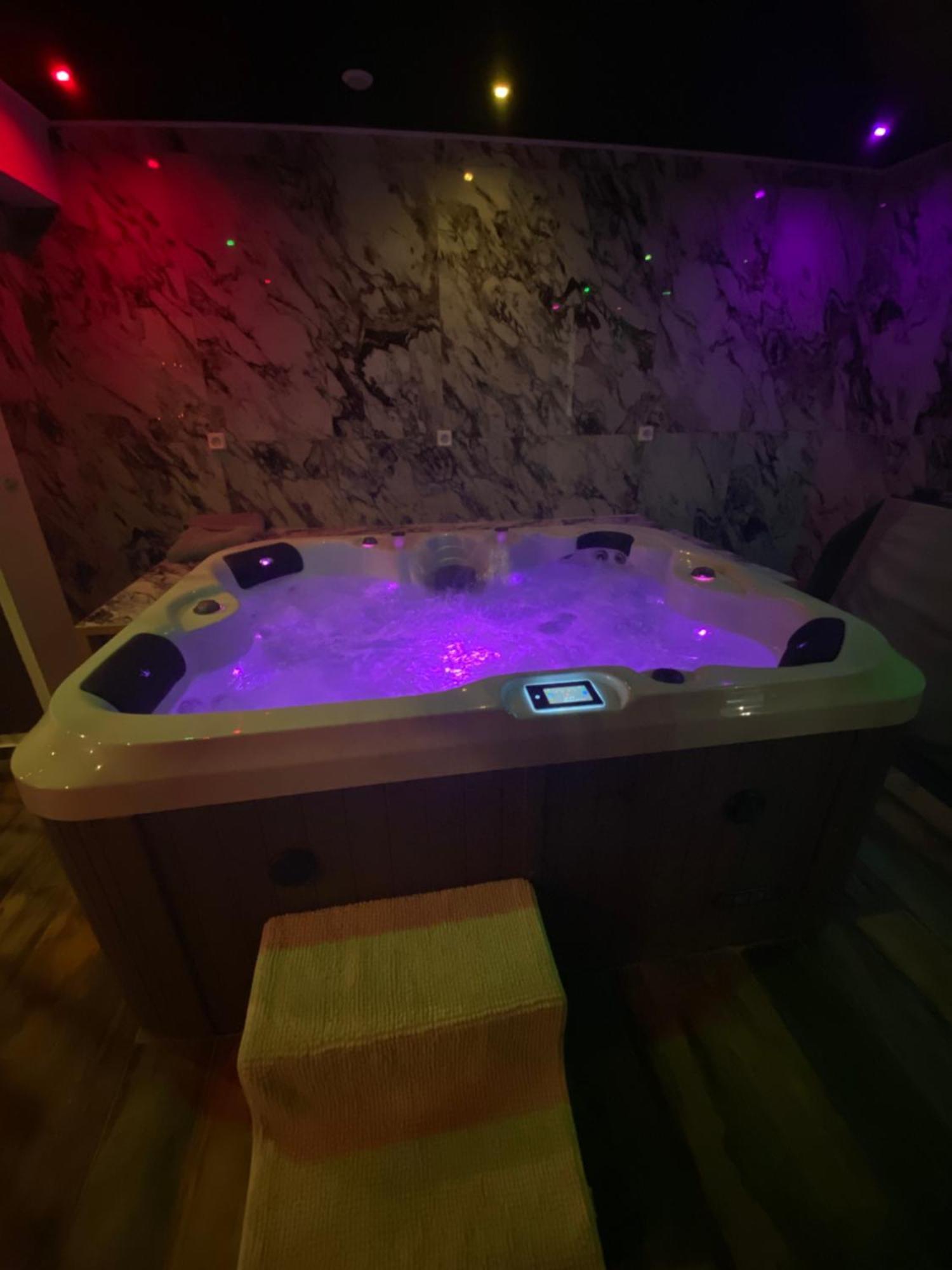 Why Not Jacuzzi Aparthotel Arles Exterior photo